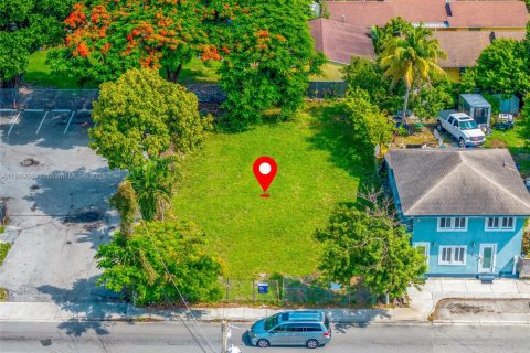 Propiedad comercial en venta en Miami, Florida № 1980552 - foto 5