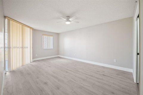 Copropriété à vendre à Tamarac, Floride: 2 chambres, 139.35 m2 № 2038315 - photo 17