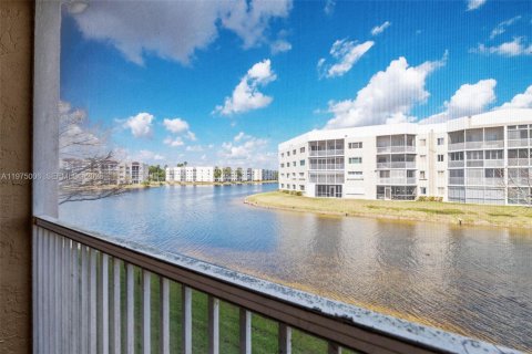 Copropriété à vendre à Tamarac, Floride: 2 chambres, 139.35 m2 № 2038315 - photo 15