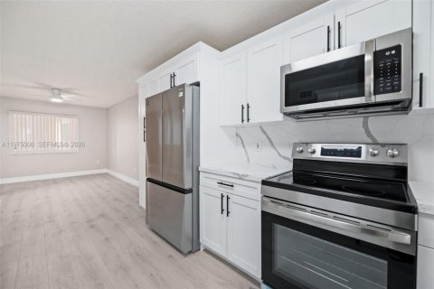 Copropriété à vendre à Tamarac, Floride: 2 chambres, 139.35 m2 № 2038315 - photo 6