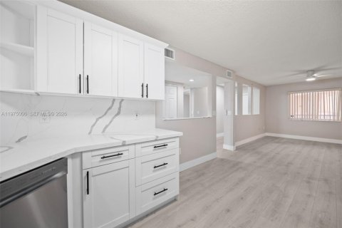 Copropriété à vendre à Tamarac, Floride: 2 chambres, 139.35 m2 № 2038315 - photo 7