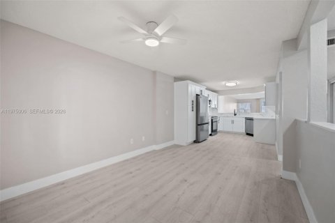 Copropriété à vendre à Tamarac, Floride: 2 chambres, 139.35 m2 № 2038315 - photo 10