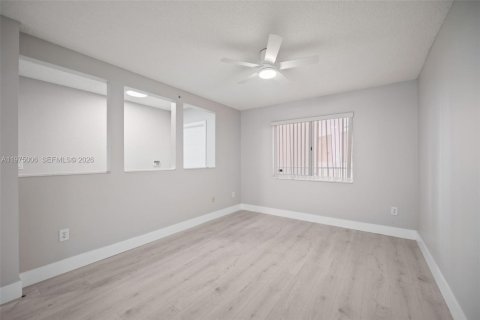 Copropriété à vendre à Tamarac, Floride: 2 chambres, 139.35 m2 № 2038315 - photo 3