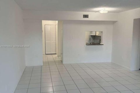 Condo in Miami Gardens, Florida, 2 bedrooms  № 2042146