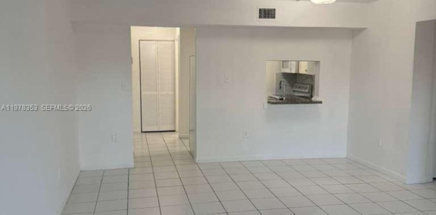 Condo in Miami Gardens, Florida, 2 bedrooms  № 2042146