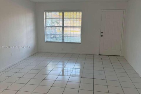 Condo in Miami Gardens, Florida, 2 bedrooms  № 2042146 - photo 5