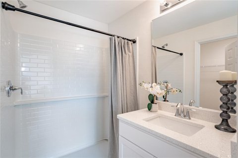 House in Port Charlotte, Florida 4 bedrooms, 132.48 sq.m. № 2148826 - photo 6