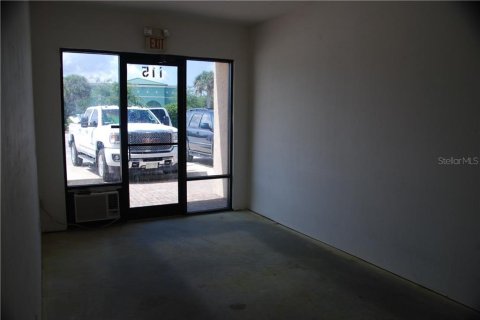 Commercial property in Punta Gorda, Florida № 410118 - photo 4