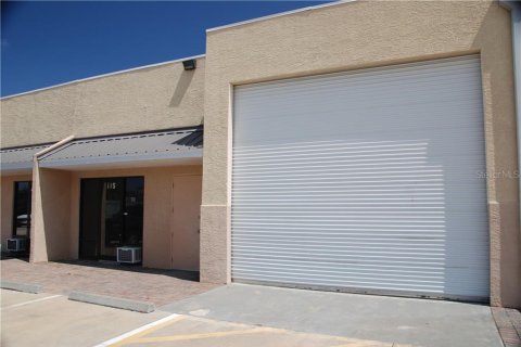 Commercial property in Punta Gorda, Florida № 410118 - photo 1