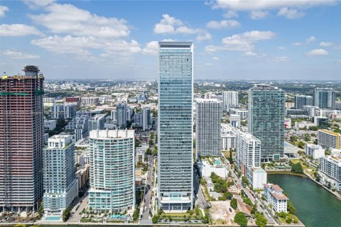 Condo in Miami, Florida, 5 bedrooms  № 1790548 - photo 9