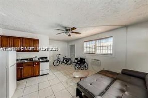 House in Miami Gardens, Florida 4 bedrooms, 228.91 sq.m. № 1706179 - photo 15