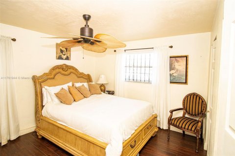 House in Miami Gardens, Florida 4 bedrooms, 228.91 sq.m. № 1706179 - photo 10