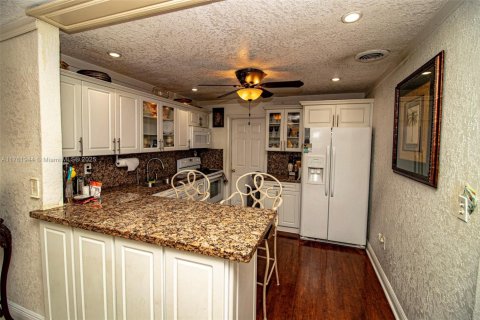 House in Miami Gardens, Florida 4 bedrooms, 228.91 sq.m. № 1706179 - photo 7