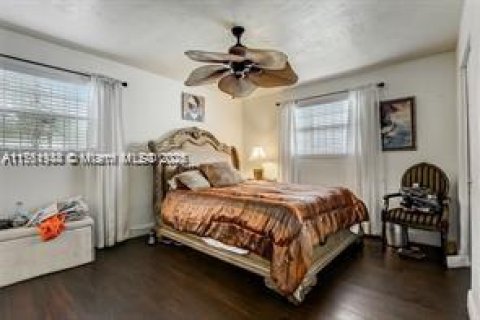 House in Miami Gardens, Florida 4 bedrooms, 228.91 sq.m. № 1706179 - photo 17