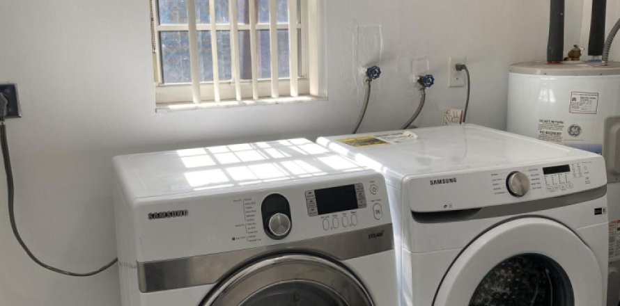 House in West Palm Beach, Florida 3 bedrooms, 141.12 sq.m. № 1118520