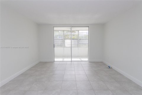Condominio en venta en Aventura, Florida, 1 dormitorio, 72.46 m2 № 1863587 - foto 13
