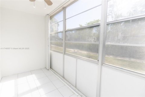Condominio en venta en Aventura, Florida, 1 dormitorio, 72.46 m2 № 1863587 - foto 14