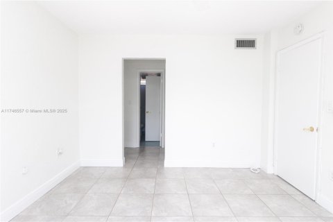Condominio en venta en Aventura, Florida, 1 dormitorio, 72.46 m2 № 1863587 - foto 4