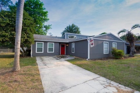 House in Gainesville, Florida 3 bedrooms, 139.82 sq.m. № 2233204 - photo 3