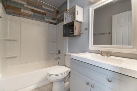House in Gainesville, Florida 3 bedrooms, 139.82 sq.m. № 2233204 - photo 10