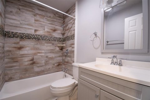 House in Gainesville, Florida 3 bedrooms, 139.82 sq.m. № 2233204 - photo 9
