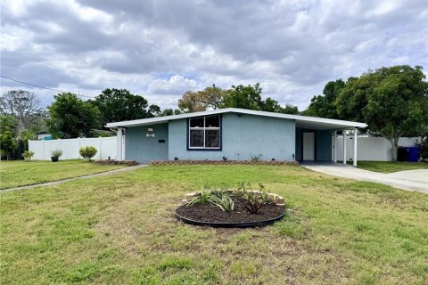 House in Saint Petersburg, Florida 3 bedrooms, 94.76 sq.m. № 2122643 - photo 23