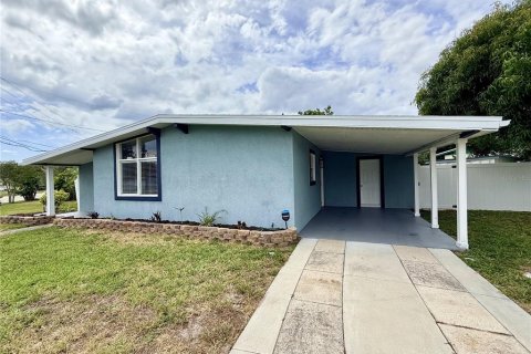 House in Saint Petersburg, Florida 3 bedrooms, 94.76 sq.m. № 2122643 - photo 14