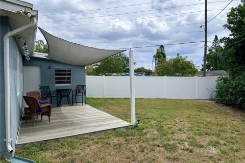 House in Saint Petersburg, Florida 3 bedrooms, 94.76 sq.m. № 2122643 - photo 19