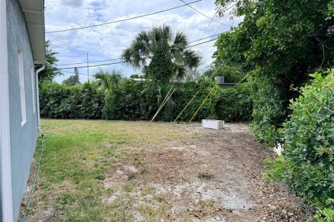 House in Saint Petersburg, Florida 3 bedrooms, 94.76 sq.m. № 2122643 - photo 18