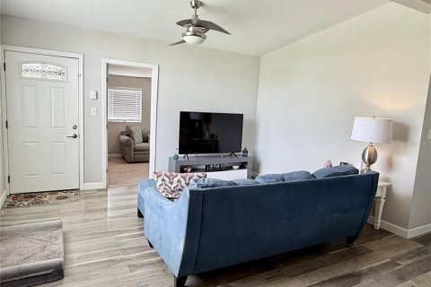 House in Saint Petersburg, Florida 3 bedrooms, 94.76 sq.m. № 2122643 - photo 6