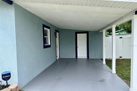 House in Saint Petersburg, Florida 3 bedrooms, 94.76 sq.m. № 2122643 - photo 15