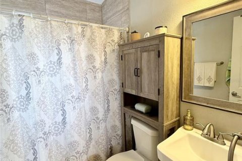 House in Saint Petersburg, Florida 3 bedrooms, 94.76 sq.m. № 2122643 - photo 9