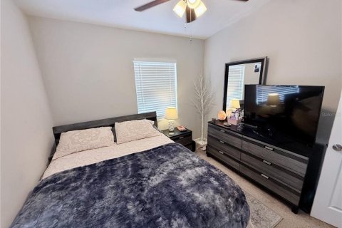 House in Saint Petersburg, Florida 3 bedrooms, 94.76 sq.m. № 2122643 - photo 12