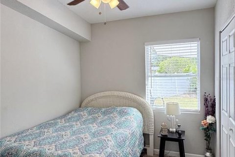House in Saint Petersburg, Florida 3 bedrooms, 94.76 sq.m. № 2122643 - photo 8