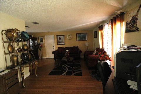 House in Ocoee, Florida 5 bedrooms, 172.43 sq.m. № 2210176
