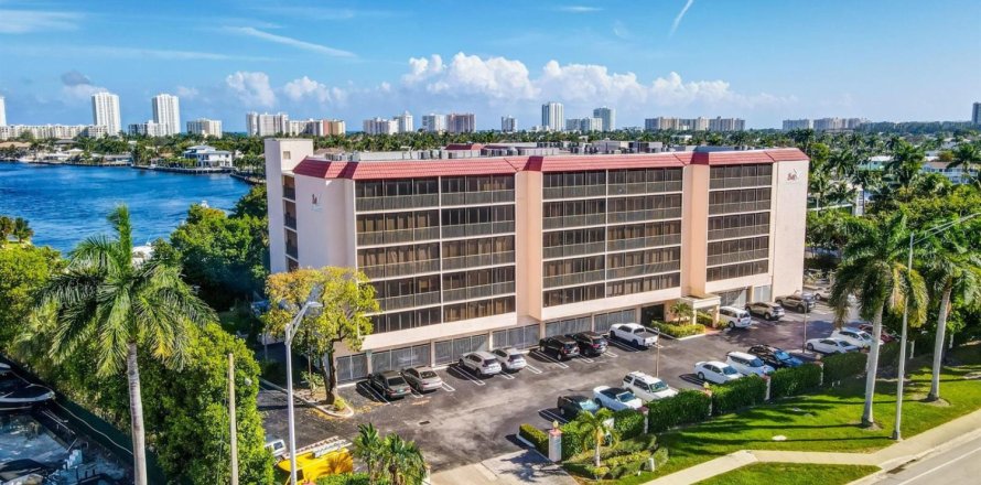 Condominio en Pompano Beach, Florida, 1 dormitorio  № 2188016