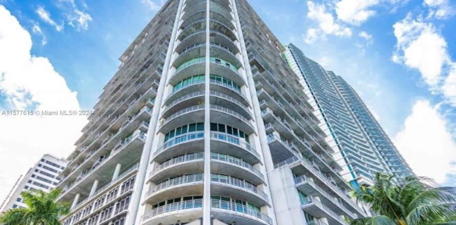 Condominio en Miami, Florida, 1 dormitorio № 1875157