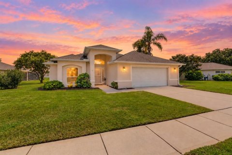 House in New Smyrna Beach, Florida 3 bedrooms, 175.59 sq.m. № 2305109