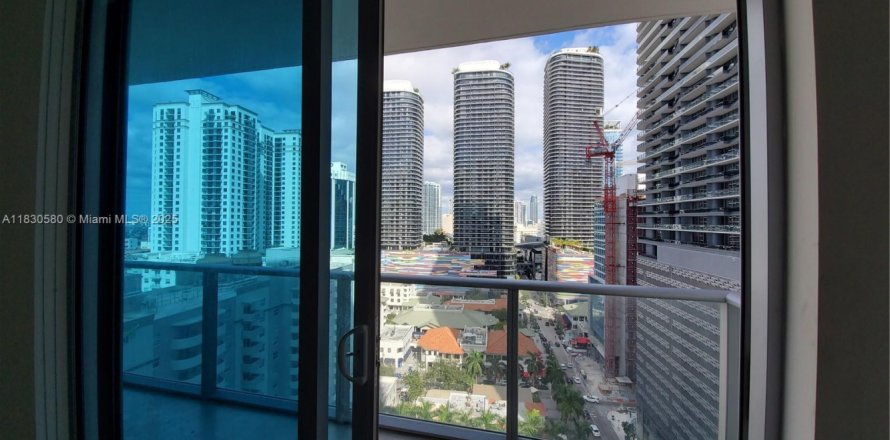 Condominio en Miami, Florida, 1 dormitorio № 1806173