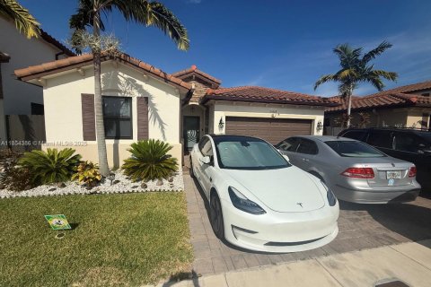 House in Miami, Florida 3 bedrooms, 176.89 sq.m. № 1874851 - photo 1