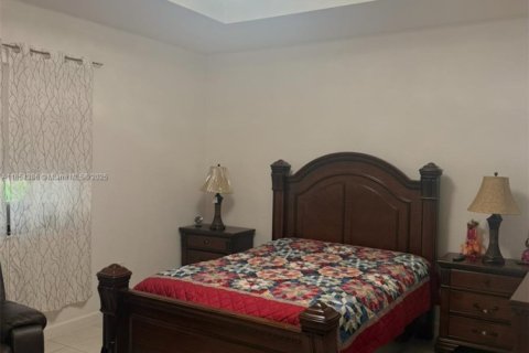 House in Miami, Florida 3 bedrooms, 176.89 sq.m. № 1874851 - photo 12