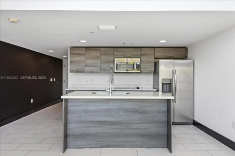 Снять в аренду кондоминиум в Майами-Бич, Флорида 1 спальня, 79.99м2, № 1990688 - фото 19