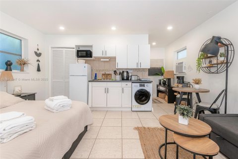 House in Hollywood, Florida 3 bedrooms, 112.78 sq.m. № 1839535 - photo 23