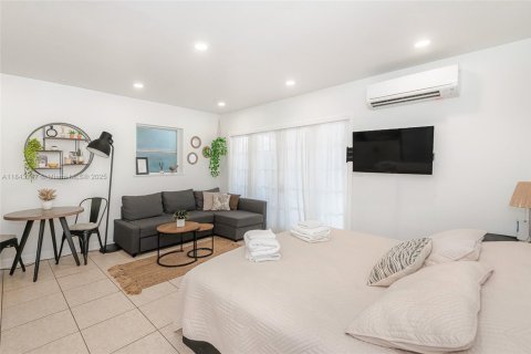 House in Hollywood, Florida 3 bedrooms, 112.78 sq.m. № 1839535 - photo 26