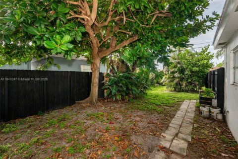 House in Hollywood, Florida 3 bedrooms, 112.78 sq.m. № 1839535 - photo 9
