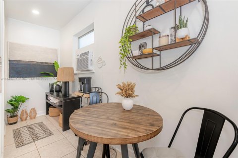House in Hollywood, Florida 3 bedrooms, 112.78 sq.m. № 1839535 - photo 25