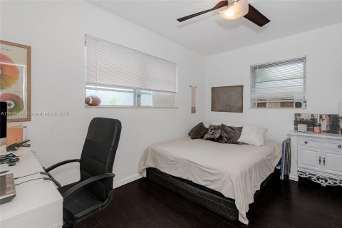 House in Hollywood, Florida 3 bedrooms, 112.78 sq.m. № 1839535 - photo 19