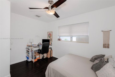 House in Hollywood, Florida 3 bedrooms, 112.78 sq.m. № 1839535 - photo 20