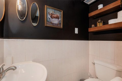 House in Hollywood, Florida 3 bedrooms, 112.78 sq.m. № 1839535 - photo 4