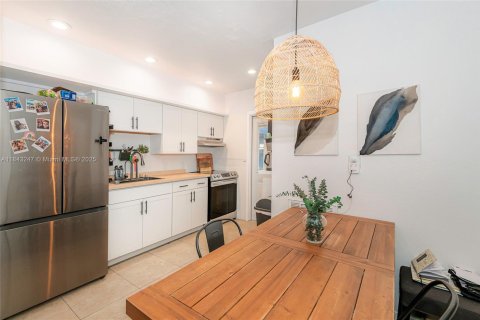 House in Hollywood, Florida 3 bedrooms, 112.78 sq.m. № 1839535 - photo 14